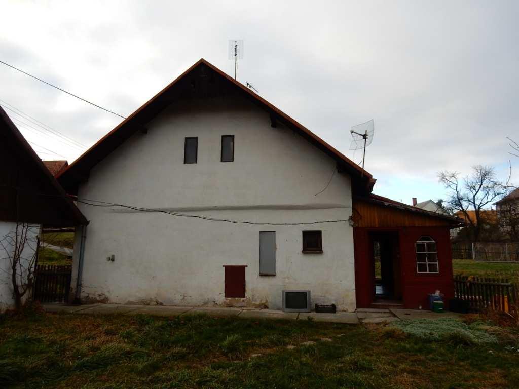 ZNALECKÝ POSUDEK číslo: 2790-104/15 o ceně podílu ½ pozemku st.p.č. 48, rodinného domu č.p. 148 na st.p.č. 48, pozemek p.č. 148/6, p.č. 152/3, 2x vedlejší stavba v kú a obec Melč, okr. Opava.
