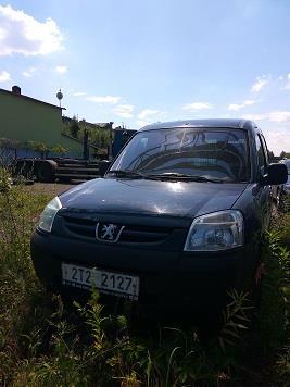 nákladní automobil, skříňový rok první registrace 2003 223 248 km objem motoru 1 868 ccm nafta 51 kw platnost STK 09/2017 modrá převodovka manuální výbava základní, rádio technický stav odpovídá