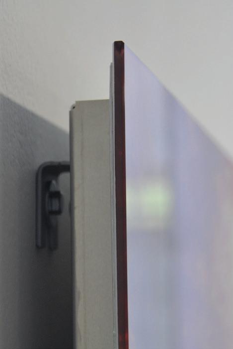 Topné panely s bezdrátovým termostatem pomáhají snižovat náklady za instalaci. Nepotřebujete natahovat nové kabely mezi topný panel a regulátor teploty.