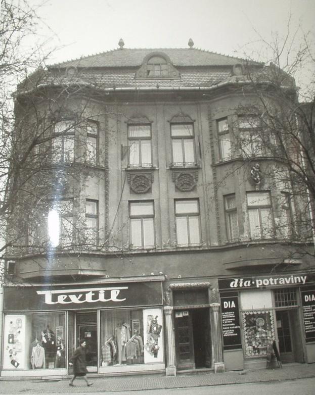 Pokračování popisu Památkové zhodnocení, slohové zařazení, možnosti obnovy, architektonická kvalita, urbanistický význam Původně klasicistní stavba, v jádru barokní, přestavěná v roce 1914 do