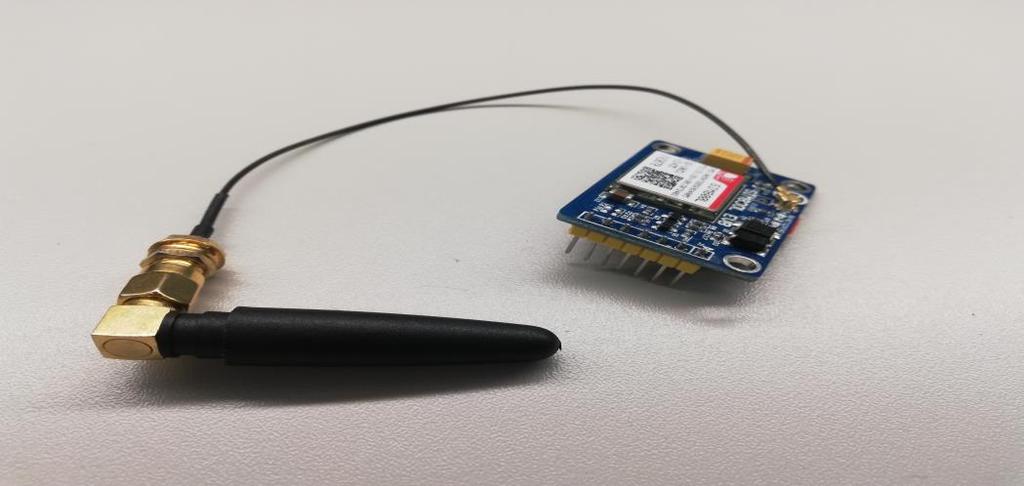 Modul pro odesílání SMS. Funkci mobilního telefomu v zařízení plní GSM modul sim800l. Modul umí odesílat SMS a řadu dalších funkcí, kterou očekáváme od GSM zařízení.