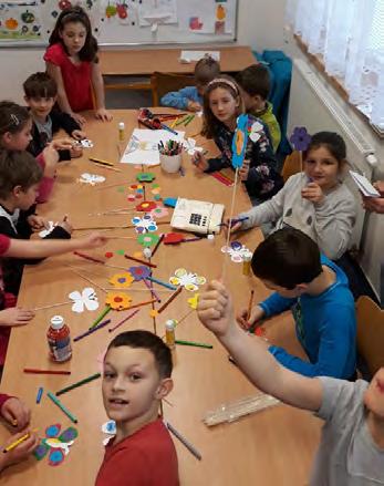 Nechybělo přání pevného zdraví a všeho nejlepšího. Děti předaly zhotovená přáníčka pro potěšení, a pak už jen slib, že opět přijdou a předvedou, co nového se naučily.