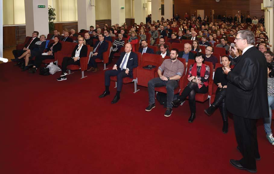 Prorektor VFU informuje akademickou obec univerzity o postupech při projednávání Institucionální akreditace požadavků (standardů) na kvalitu činností, změněny vnitřní předpisy univerzity (zejména
