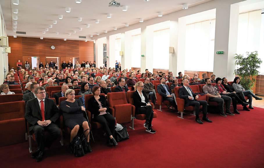 Akademická obec a zaměstnanci univerzity se seznamují s výsledky Institucionální akreditace institucionální akreditaci pro magisterský studijní program a pro doktorský studijní program s nezbytností