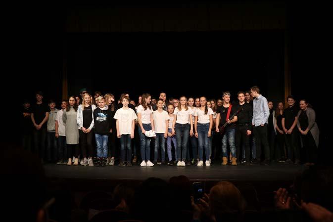 novoroční akademie Novoroční akademie opět roztančila a rozezpívala Divadlo Na Kovárně. Lákavý program naplnil celé divadlo.