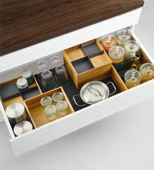 472 mm Komponenty: boxy, příborníky,