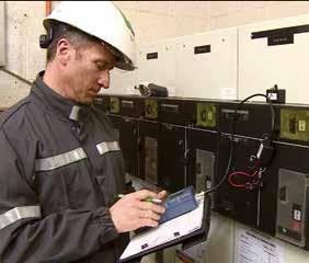 Služby Schneider Electric ProDiag Corona Diagnostika částečných výbojů PE60530 DE60799 I Vnitřní výboj II Povrchový výboj III Korónový výboj Základní účel ProDiag Corona Hlavní prioritou je rychlá