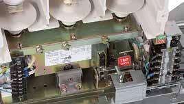 Parametry funkčních skříní Pomocné příslušenství PE57842 PM105619 Volitelný motor a spouště pro vypínače Evolis 17,5 kv, čelní provedení Motorový střadač a odpovídající mechanismus (P2) Napájení (Vst