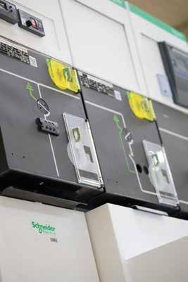 Naše řešení PM105627 Společnost Schneider Electric se více jak 40 let zabývá vývojem řešení pro ochrany, monitorování a řízení speciálně určených pro VN sítě.