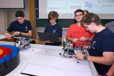 Robosoutěž ČVUT středních škol Stejně jako v minulých letech se i letos naši studenti v listopadu zúčastnili Robosoutěže, kterou pořádá ČVUT v Praze.