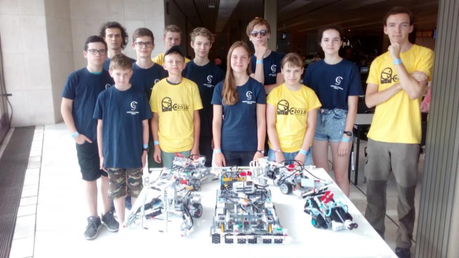 Gymnazisté úspěšní na Robotickém dni Patnáctého ročníku mezinárodní soutěže Robotický den se v Kongresovém centru v Praze v červnu zúčastnilo dvanáct studentů náchodského Jiráskova gymnázia.