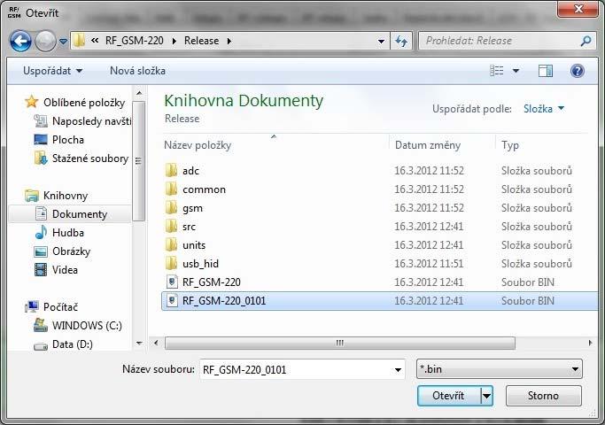 Po výběru souboru a stisku tlačítka Otevřít započne stahování firmware do
