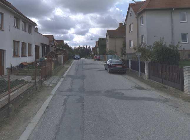 Obrázek 29: Ulice Otakara Březiny, předpokládané zatížení 2,4 tisíc vozidel/24h po změně organizace dopravy, podmínky pro chodce nevyhovující 6.