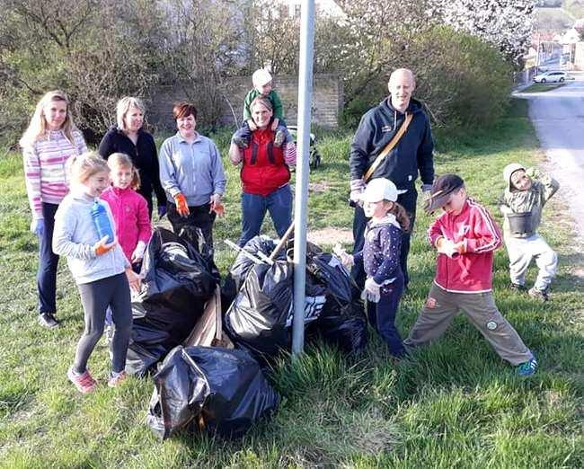 okruh "koupališt -Holousy-polni cesta nad obcí a sm r ke školce-koupališt