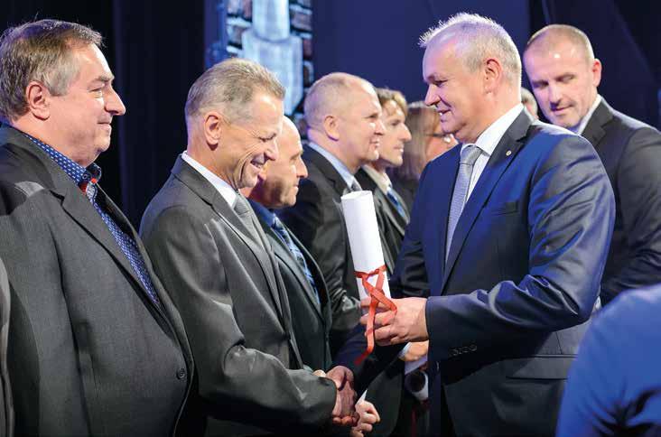 péče o zaměstnance Angažovanost (spokojenost) zaměstnanců V roce 2018 proběhlo v Třineckých železárnách pravidelné přímé měření angažovanosti (dříve spokojenosti) zaměstnanců, jehož cílem je získání