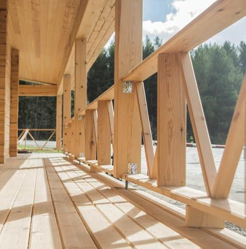 KONSTRUKČNÍ HOBLOVANÉ HRANOLY (KVH) Sušené dřevěné konstrukční hoblované cinkované hranoly z kvalitního dřeva jsou pro své vysoké mechanicko-fyzikální vlastnosti vhodné pro dřevostavby, krovy a další