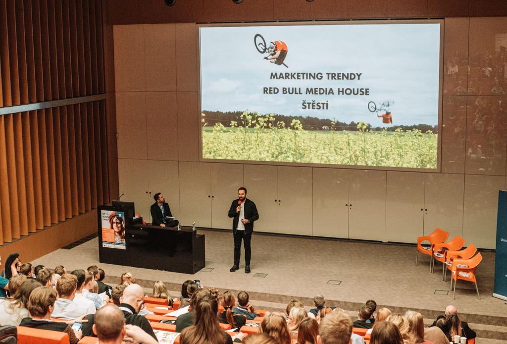 PODPORA PODNIKÁNÍ Byl to několikahodinový motivační maraton se skvělými přednášejícími, kteří se s námi podělili o tajemství úspěšného podnikání.