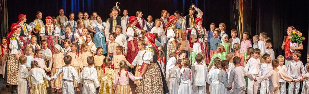 VI. PODPORA ČINNOSTI SOUBORU Činnost souboru finančně podporuje: Hlavní město Praha Městská část Praha 6 Ministerstvo kultury ČR Dlouhodobými sponzory Rosénky jsou i drobní podnikatelé, většinou