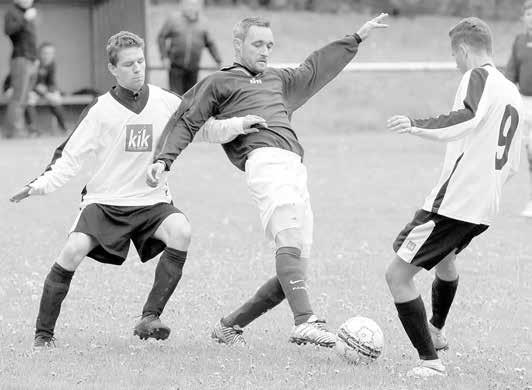 OKRESNÍ SOUTĚŽ - A 21 Sušice zanechaly soupeři šestku KOŠÍKY - KOSTELANY N. M. 2:4 (1:4) Branky: 12. Bavor T., 56. Silný V. - 21, 31, 33. Marek D., 22. Dvouletý R. ŽK: 83. Brukner R. (Košíky).
