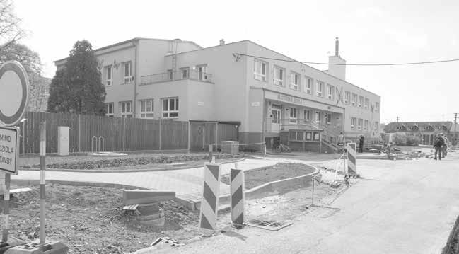 ZPRÁVY ZE SLOVÁCKA 5 Obnova Štěpnic? Zatím jen sen ČTYŘICET LET BEZE ZMĚN UHERSKÉ HRADIŠTĚ Nákupní centrum ve Štěpnicích chátrá, vysílá S.O.S. Jeho stav je žalostný.