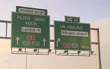 silnici jede Navigační systém (cedule) Jak