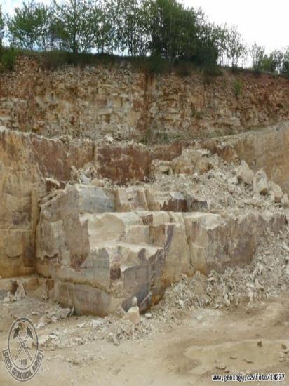 Minerál X hornina (nerost) = jedna chemická sloučenina určitá jedinečná krystalovou strukturou charakteristické chemické složení, od čistých prvků přes jednoduché soli po složité silikáty typická