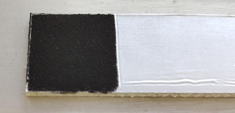Jako nosný materiál pro uhlík aktivovaný KOH byla proto zvolena nerezová ocel. FR4 i nerezová ocel byly nastříhány na destičky o rozměrech 1,5 x 5 cm.