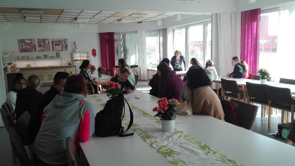 Vlastní praktická část zahraniční stáže začala setkáním našich žáků s finskými v domově seniorů, kde měli provádět aktivizaci jejich klientů.