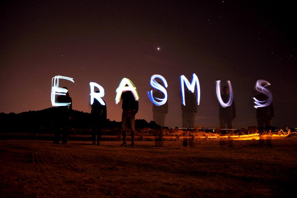 STUDIUM V EVROPĚ STUDIUM V EVROPĚ Evropa Erasmus+ 33 zemí Bc., Mgr., PhD. Evropa nabízí řadu zajímavých možností, kam vyjet za studiem, praktickou stáží či letní/zimní školou.