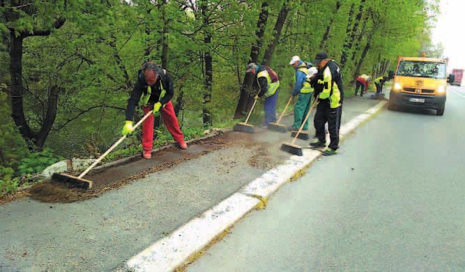 Občanské průkazy (OP) Ze zákona je povinností každého občana po dosažení 15 let věku nejpozději do 30 dnů požádat o jeho vydání.