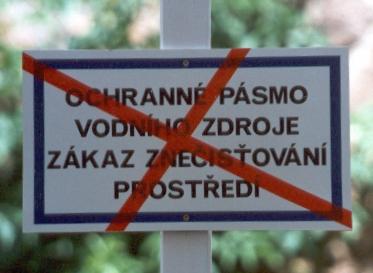 Nejčastějšími nedostatky těchto značek, které vedou k jejich nižší čitelnosti, jsou nesprávné mezery mezi písmovými znaky, nevhodný poměr velikosti