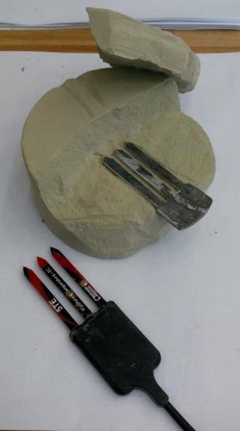 Lisovací forma je válcovitého tvaru a pro vzorky byla zvolena výška z = 30 mm a průměr podstavy d = 120 mm. Cílem bylo připravit vzorky s objemovými hmotnostmi ρ = 1400, 1450, 1500 a 1600 kg.m -3.