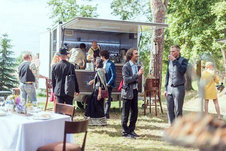 Jejich nabídku najdete zde http://www.partynabytek.cz/pronajem-svatby.