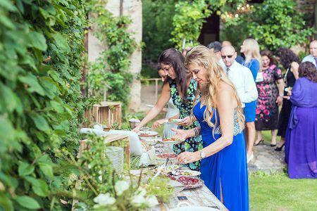 cz/market FoodIN catering s příběhem Jsme rodinná firma a FoodIN je náš koncept netradičního