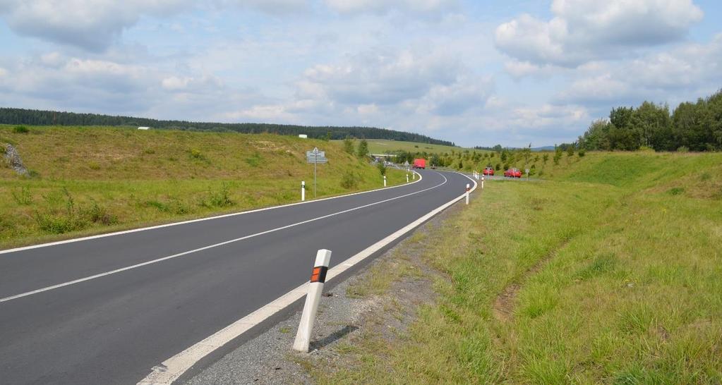 2017 - je dokončena projektová dokumentace k: - položení nového mikrokoberce (do konce r. 2017), - kácení zeleně po vegetačním klidu (říjen 2017). - následně úprava SDZ A VDZ.