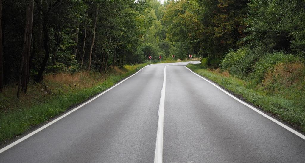 Směrový oblouk na silnici II/230 u Chotěnova opatření realizováno Směrový oblouk na silnici II/230 u