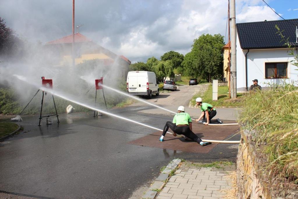 Nákup a udržování prostředků požární ochrany pro Jednotku sboru dobrovolných hasičů Vésky 2016 Motorová pila 17 000 Kč Oprava požárního vozidla 20 000 Kč Nové výstražné světelné zařízení na požární