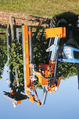 Hydraulický náklon spodní části sloupku a hydraulický náklon u připevňovací