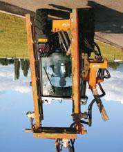 čelní montáž na vinařský traktor, pečlivě vyztužený.