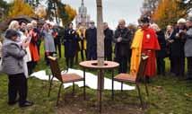 9. vernisáž výstavy fotografií Olga Havlová a Výbor dobré vůle v Městské knihovně Náchod 17. 9.