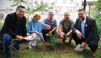 Zvláštní poděkování patří těm, kteří VDV zaslali fotografie se zprávou, jak se jejich sazenicím daří: Marii Prausové, zpěvákovi a kytaristovi kapely Wohnout