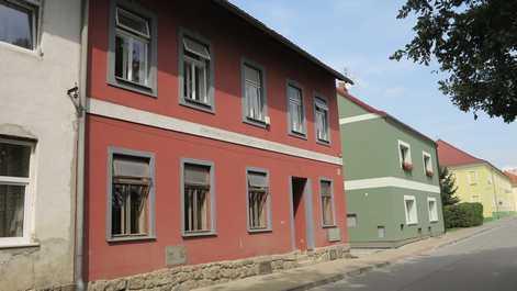 ODHAD OBVYKLÉ CENY číslo 240-50.17 NEMOVITÁ VĚC: Multifunkční objekt č.p.42 na LV 804, k.ú. České Velenice Katastrální údaje : Kraj Jihočeský, okres Jindřichův Hradec, obec České Velenice, k.ú. České Velenice Adresa nemovité věci: Vitorazská 42, 378 10 České Velenice Vlastník stavby: PARADISE EAST o.