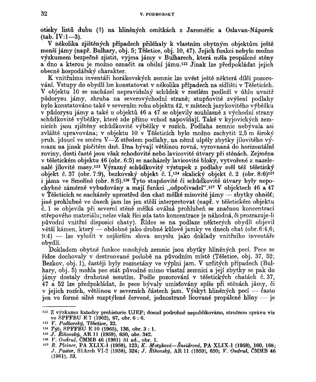 32 V. P0DB0RSKÝ otíbky listů dubu (?) na hliněných omítkách z Jaroměřic a Osla van- Náporek (tab. IV:1 3). V několika zjištěných případech přiléhaly k vlastním obytným objektům ještě menší jámy (např.