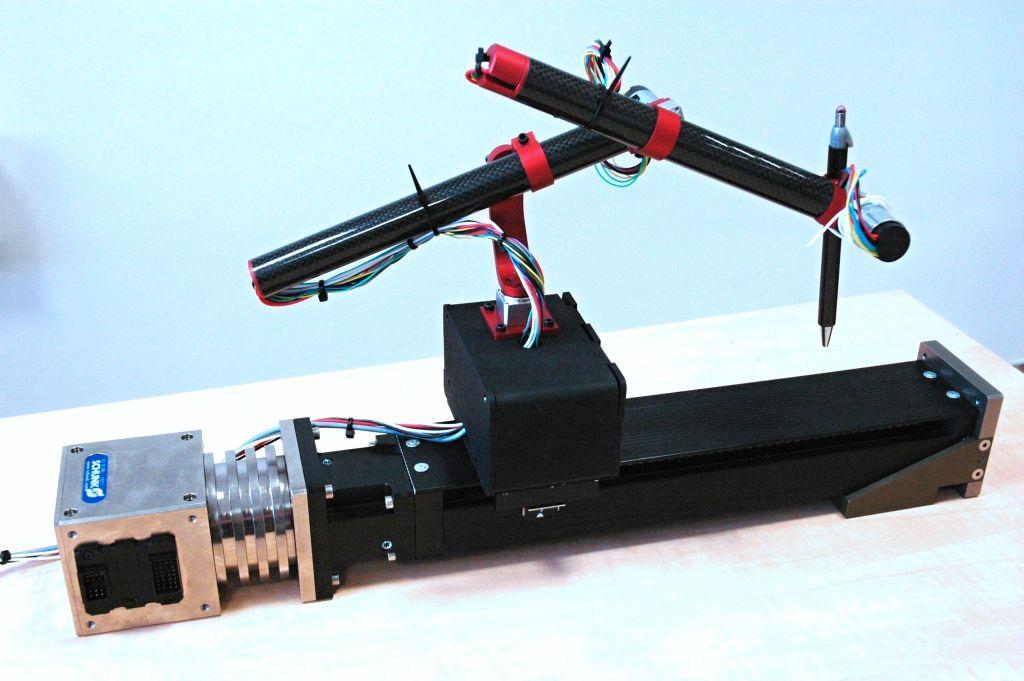 1 Úvod Výzkumná zpráva se zabývá vytvořením matematického modelu vyvíjeného manipulátoru pro výukové účely v robotice a mechatronice.