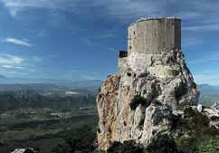 klášter, možnost odpočinku nebo kratší výstup na zříceninu hradu, kaňon řeky Hérault, středověký most Pont-du- -Diable, koupání nebo Cirque de Navacelles, nejkrásnější přírodní scenérie oblasti, LA