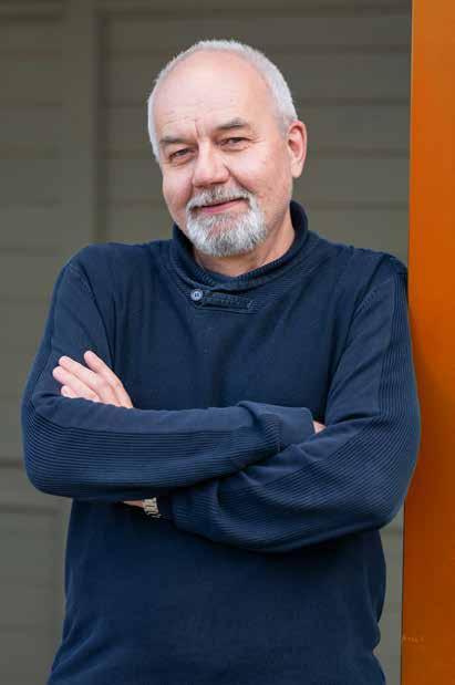 doc. Ing. MARTIN NIKL, CSc. Fyzikální ústav AV ČR Patří ke světové špičce ve výzkumu a vývoji scintilačních materiálů.