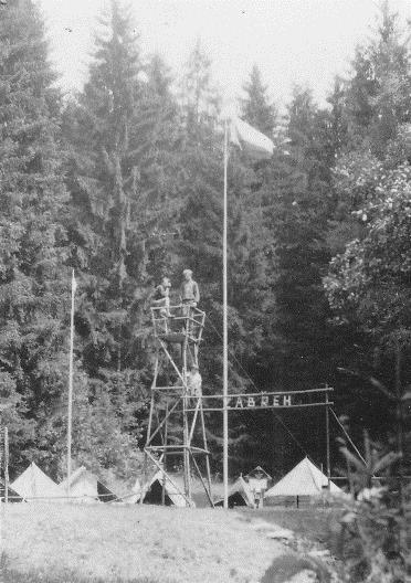 SKAUTSKÁ VLAJKA V roce 1936 vyšla v novinách Moravský sever tato báseň. Aby neupadla v zapomnění rozhodl jsem se uveřejnit ji v našem kmenovém časopisu.