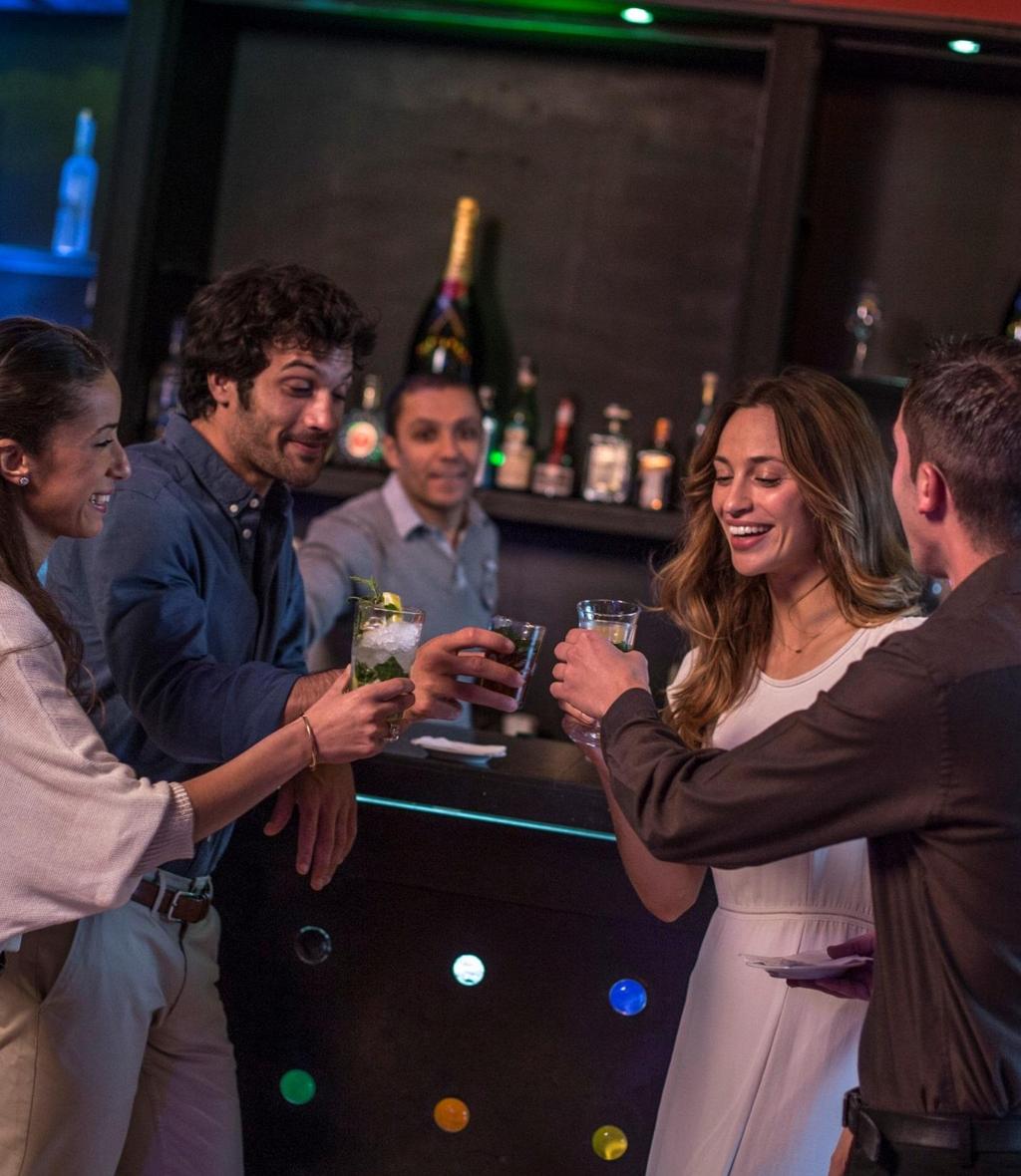 Čas na drink? Open bar all day and evening The Amalia Tento bar se nachází uvnitř hotelu. Tento útulný bar je ideálním místem pro odpočinek s přáteli či s rodinou.