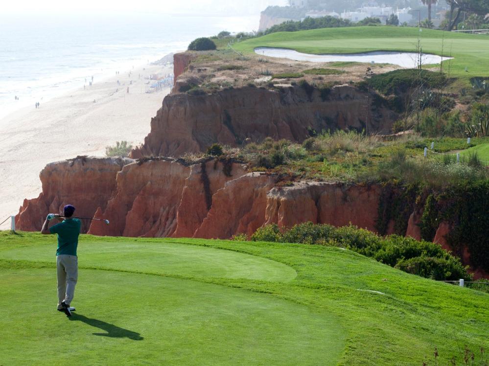 Místo, kde si užijete golf díky skvělému vybavení Velkolepé renomované golfové hřiště v Evropě nacházející se méně než hodinu od Resortu.