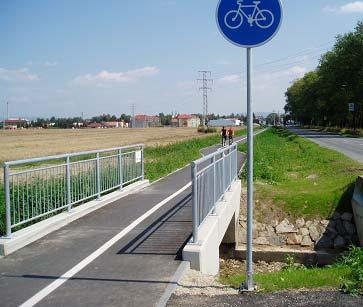 Významné investice v obcích mikroregionu UNIČOV Počet obyvatel: 12 140 Masarykovo nám. 1 783 91 Uničov Starostka: Ing. Jarmila Kaprálová E-mail: mu@unicov.cz Tel.
